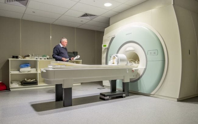 7T MRI at UoM being operated by Roger